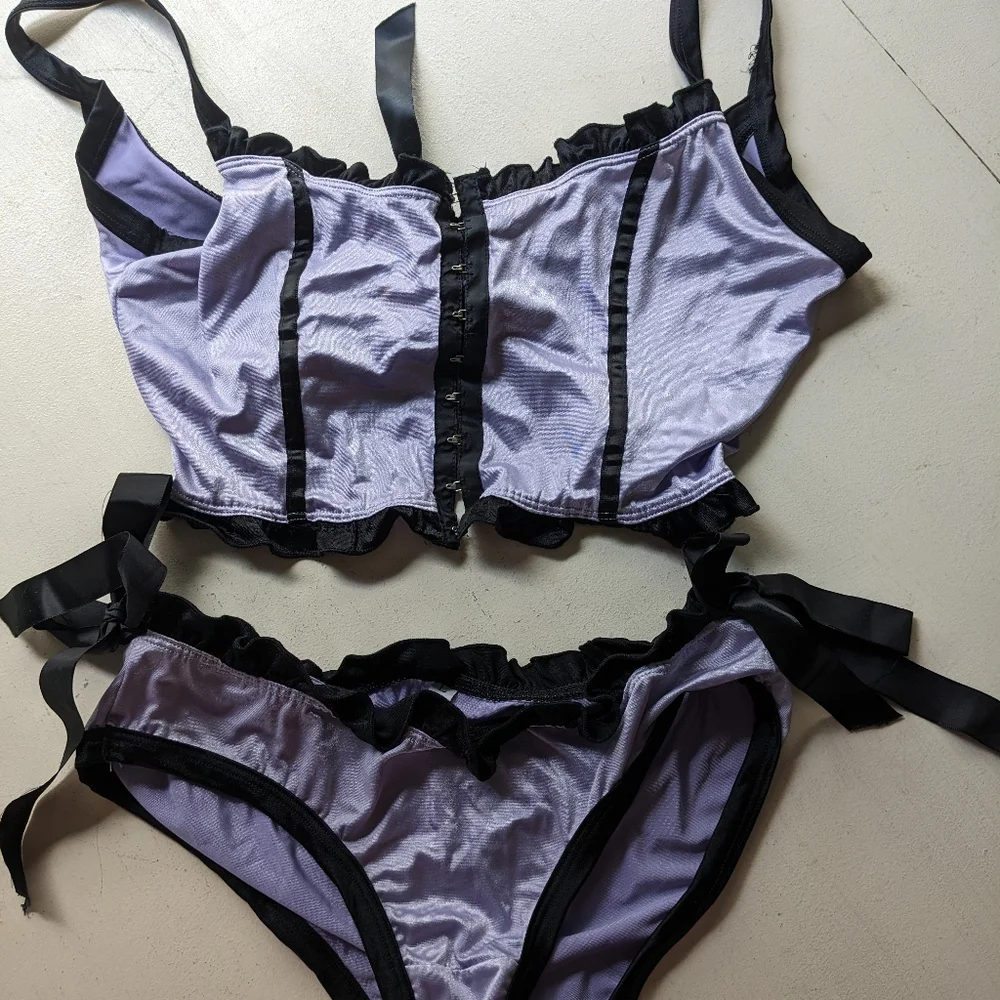 Pinup Lingerie Set - Picture 4 of 12